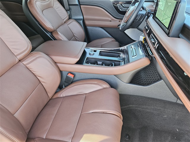 Vehicle image 13 of 32