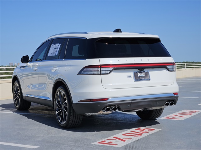Vehicle image 5 of 32