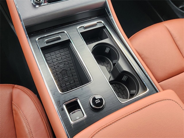 Vehicle image 21 of 31