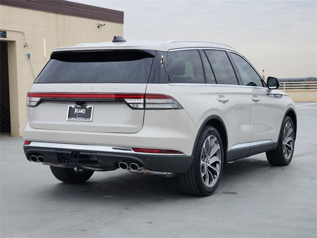 Vehicle image 4 of 31