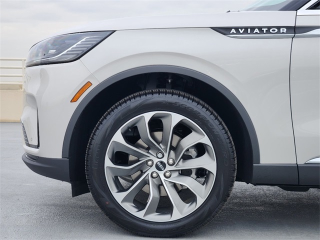 Vehicle image 10 of 31