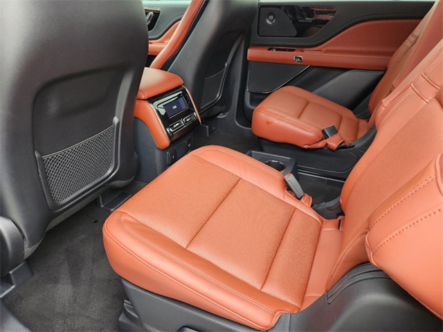 Vehicle image 14 of 31