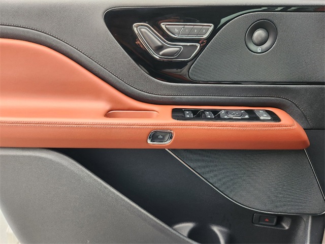 Vehicle image 22 of 31