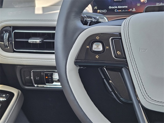 Vehicle image 25 of 32
