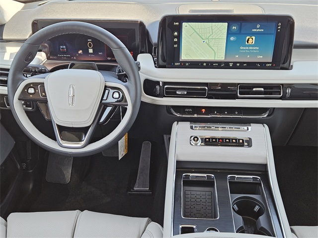 Vehicle image 24 of 32
