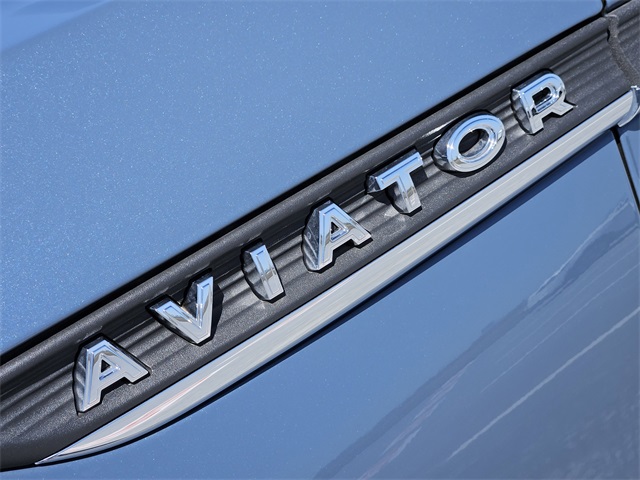 Vehicle image 8 of 32