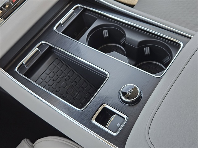 Vehicle image 18 of 32
