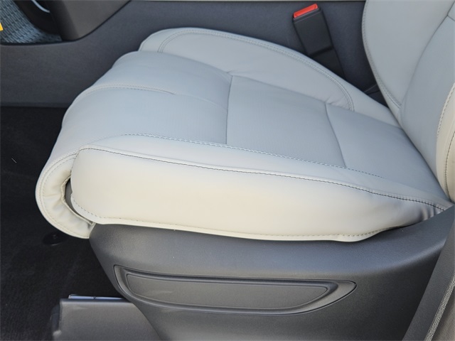 Vehicle image 22 of 32