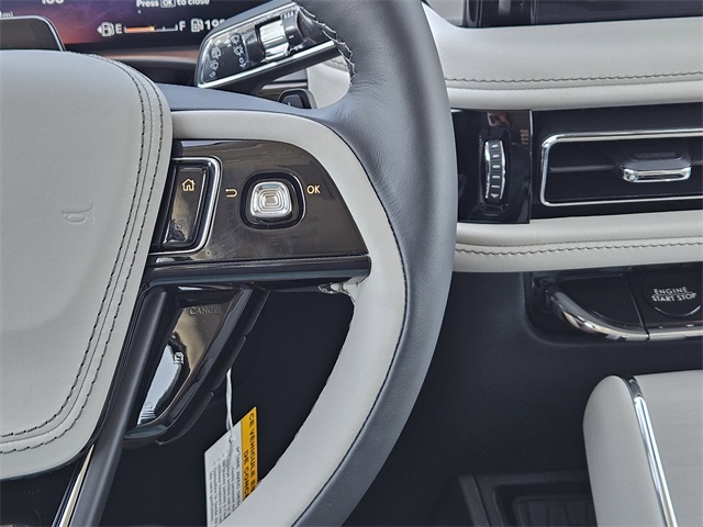 Vehicle image 26 of 32