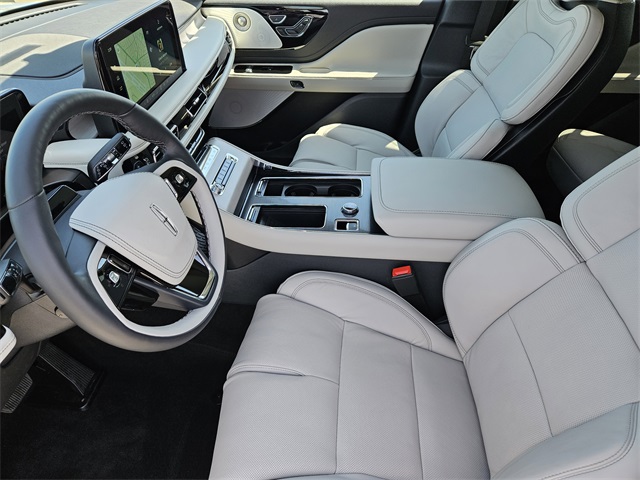 Vehicle image 12 of 32
