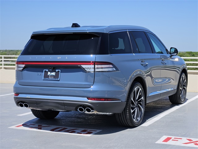 Vehicle image 4 of 32