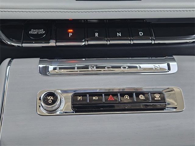 Vehicle image 17 of 32