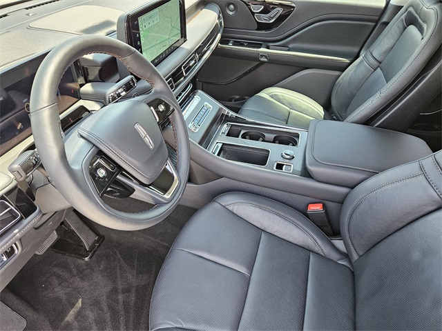 Vehicle image 12 of 32