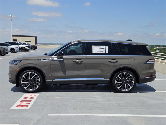 Vehicle image 7 of 32