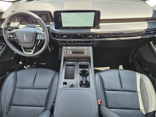 Vehicle image 24 of 32