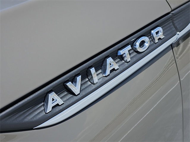 Vehicle image 8 of 32