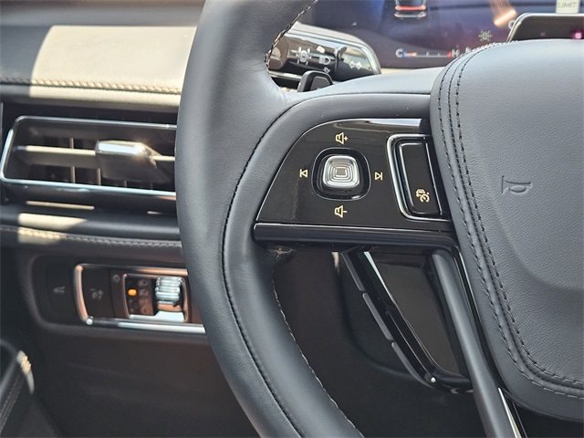 Vehicle image 26 of 32