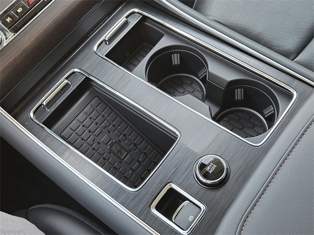 Vehicle image 19 of 32