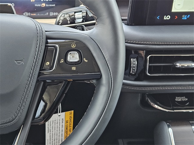 Vehicle image 27 of 32