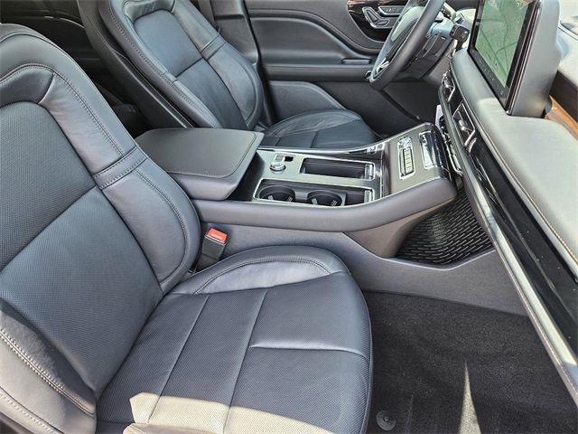 Vehicle image 13 of 32