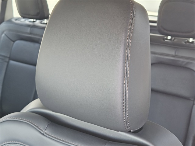 Vehicle image 14 of 32