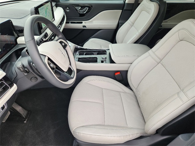 Vehicle image 12 of 30