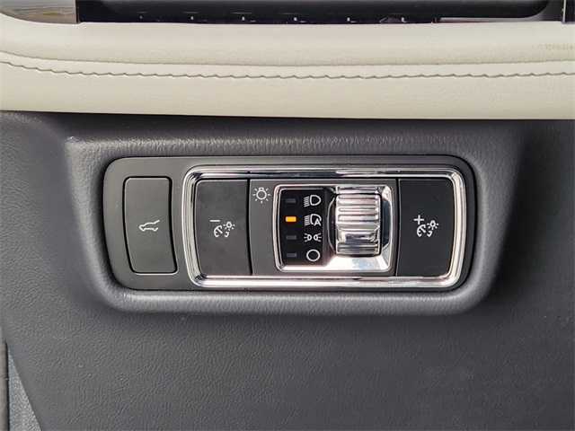 Vehicle image 20 of 30