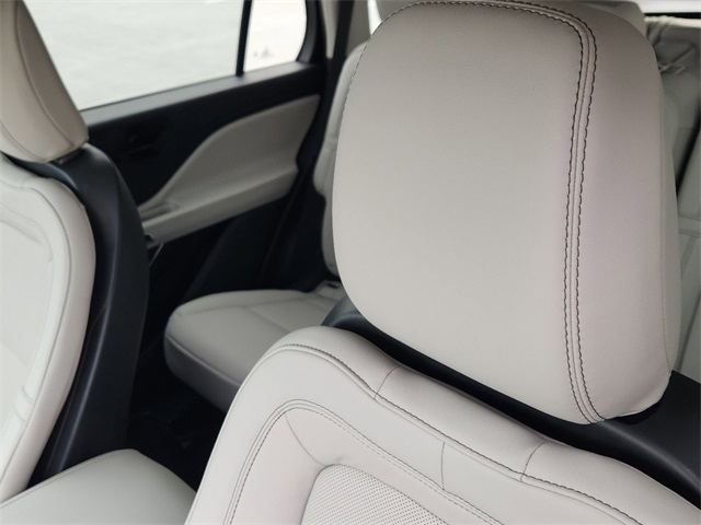 Vehicle image 14 of 30