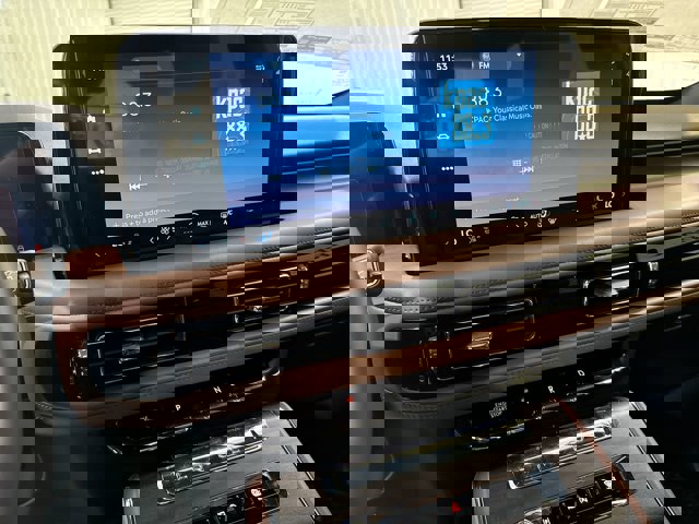 Vehicle image 21 of 33