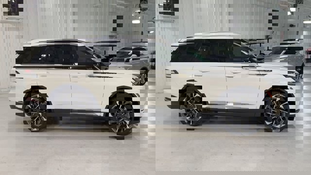 Vehicle image 7 of 33