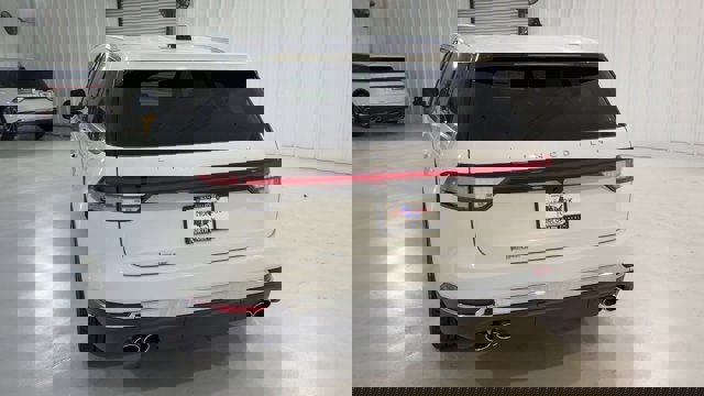 Vehicle image 15 of 33