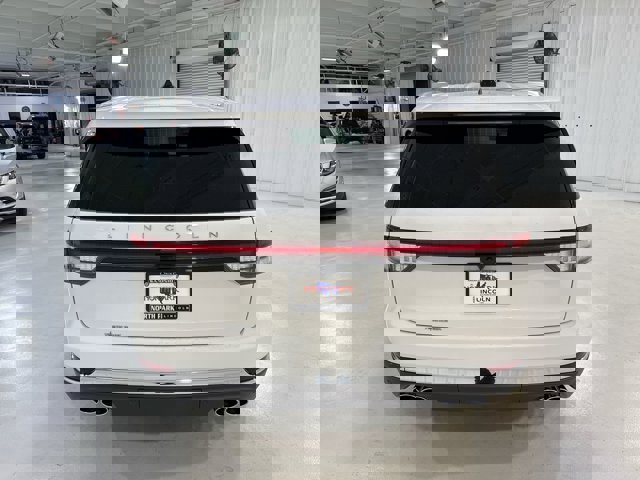 Vehicle image 9 of 33