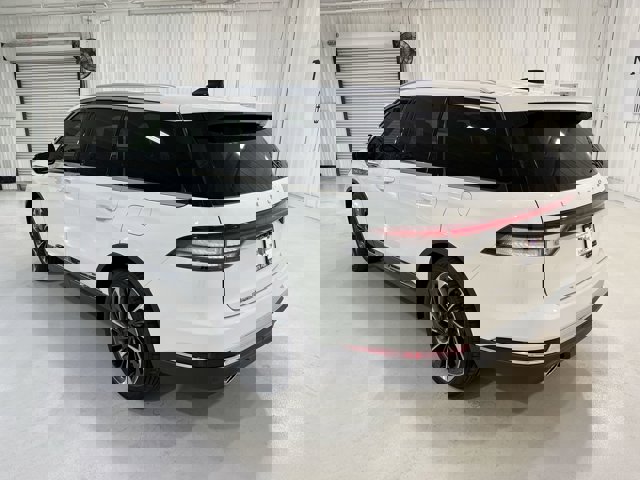 Vehicle image 11 of 33