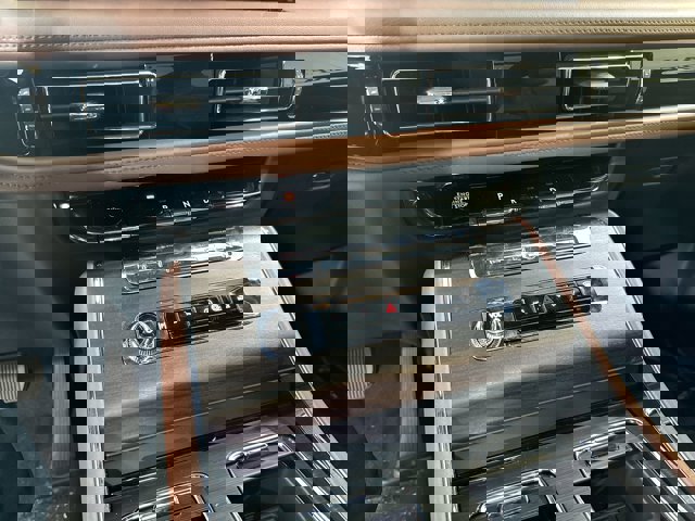 Vehicle image 32 of 33