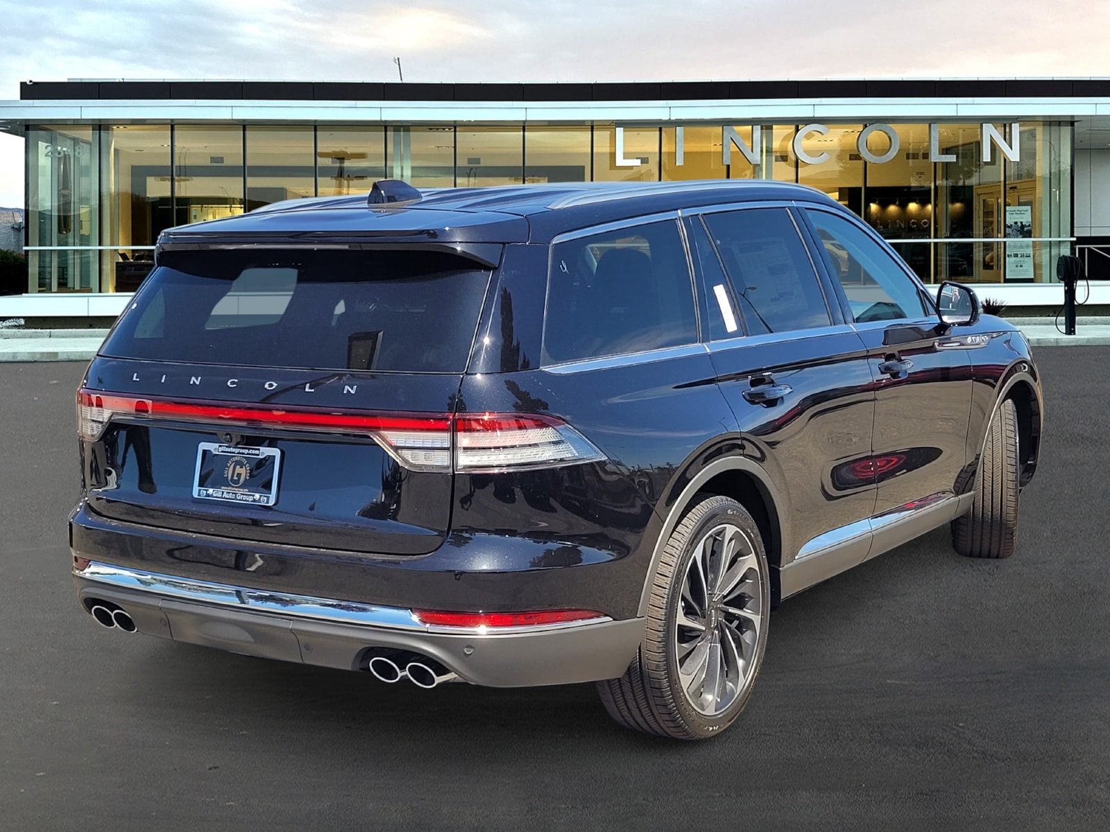 Vehicle image 4 of 12