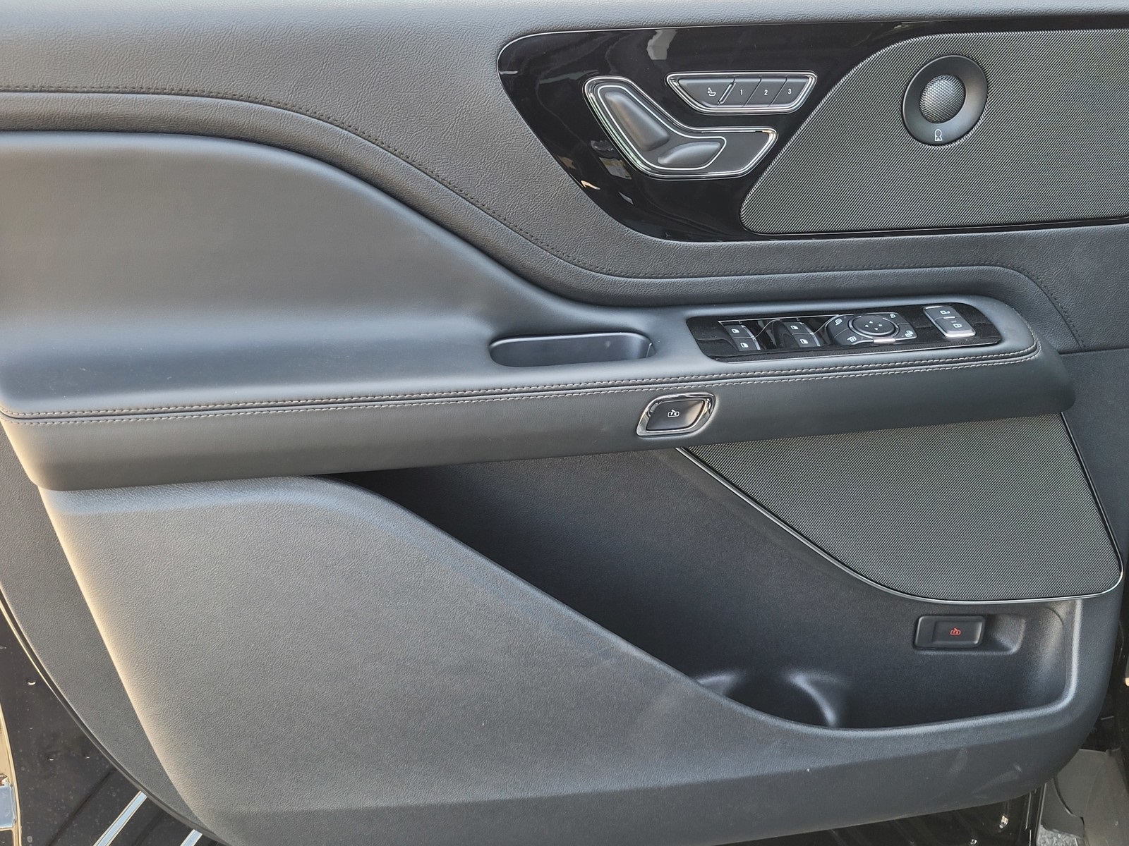 Vehicle image 10 of 12