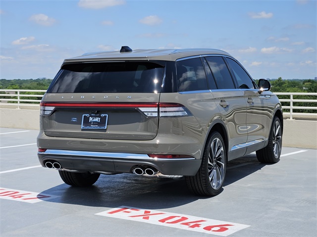 Vehicle image 4 of 32