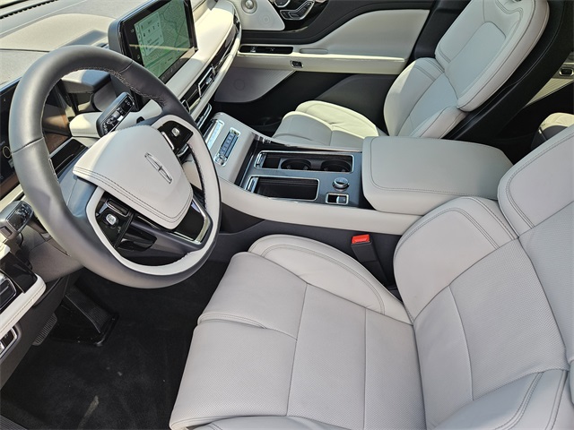 Vehicle image 12 of 32