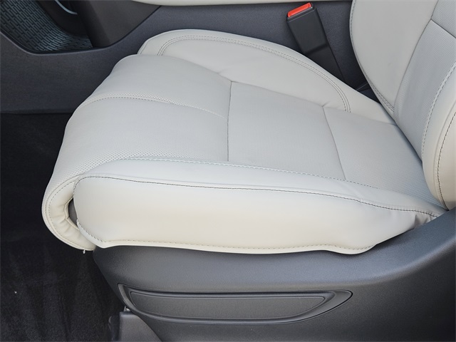 Vehicle image 23 of 32