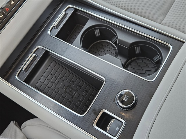 Vehicle image 19 of 32