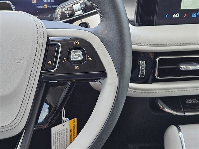 Vehicle image 27 of 32