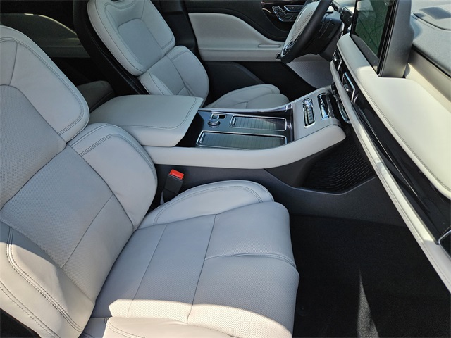Vehicle image 13 of 32