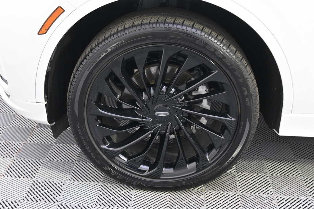 Vehicle image 20 of 37