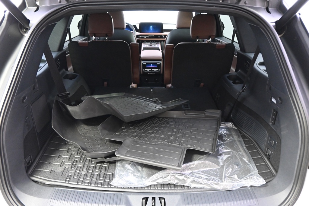 Vehicle image 19 of 37
