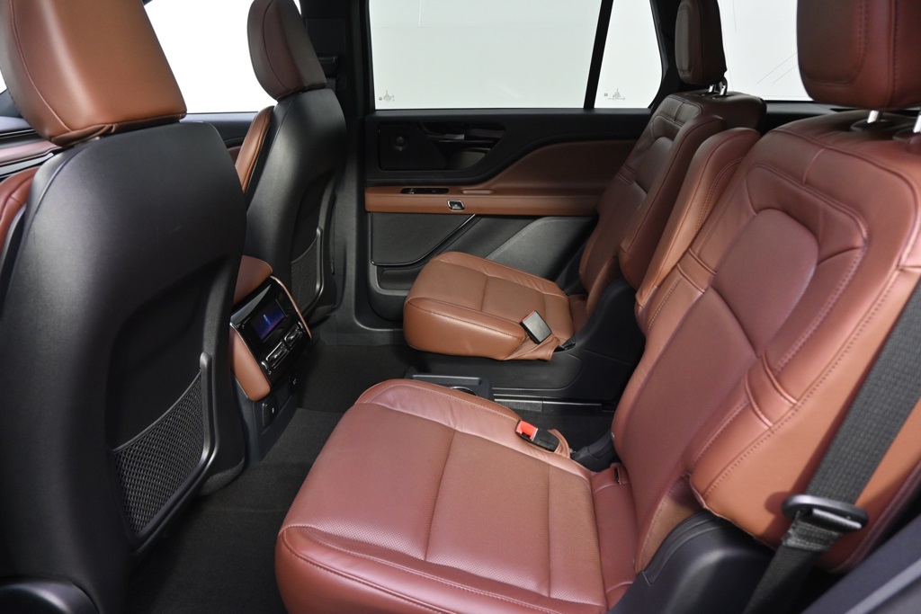 Vehicle image 21 of 37