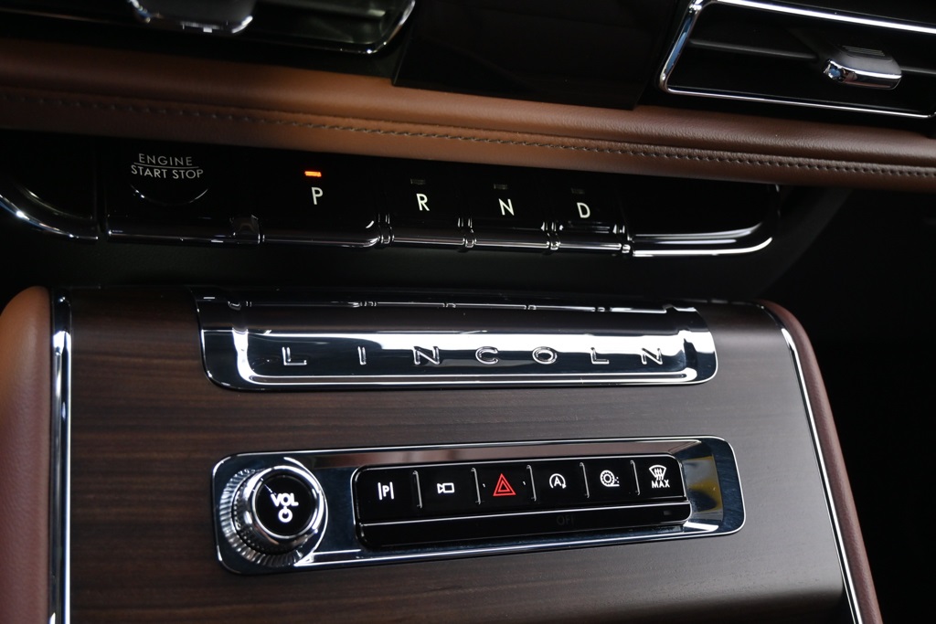 Vehicle image 32 of 37