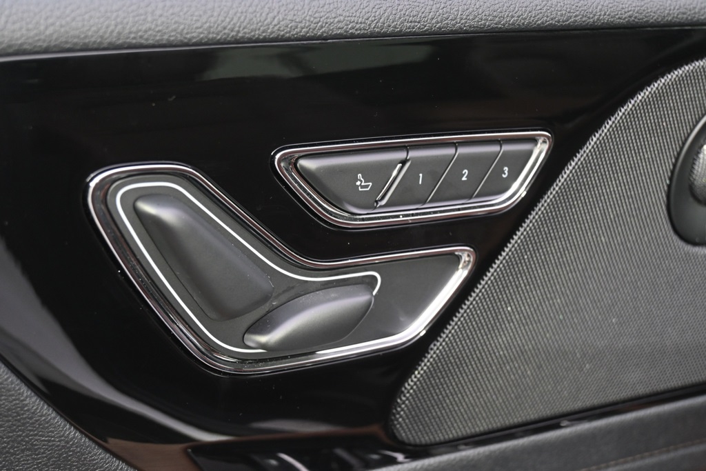 Vehicle image 14 of 37