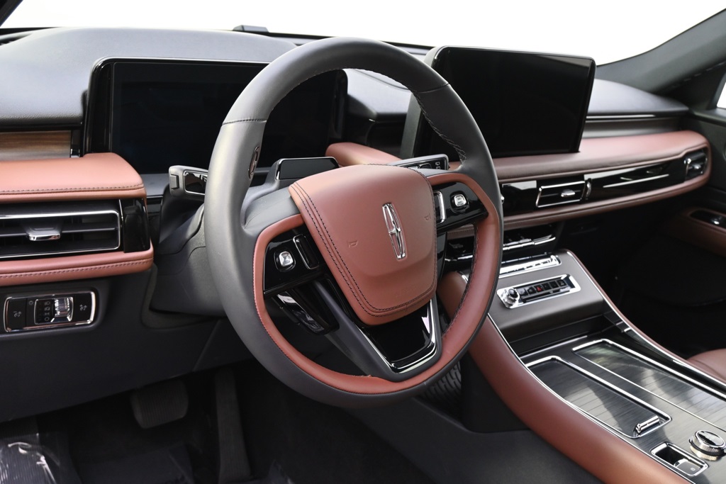 Vehicle image 11 of 37