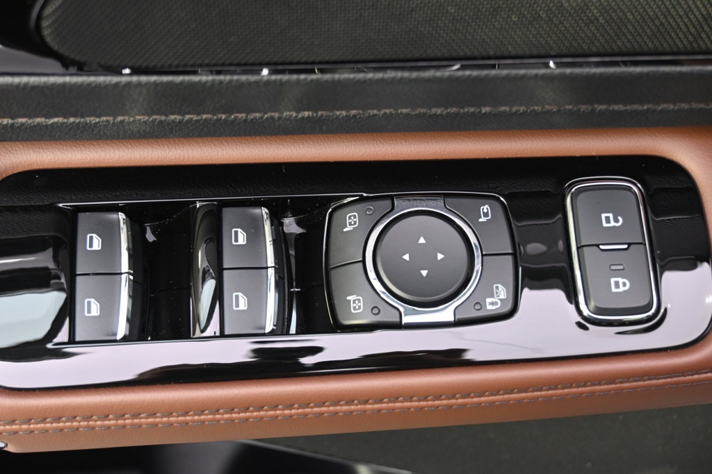 Vehicle image 24 of 37