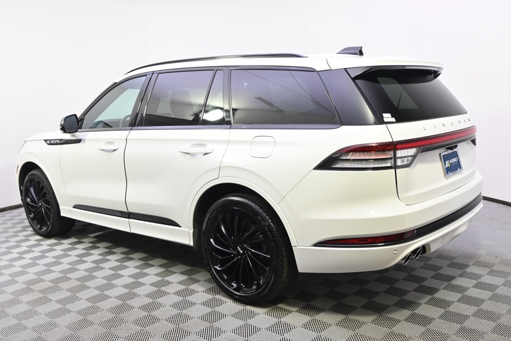 Vehicle image 9 of 37